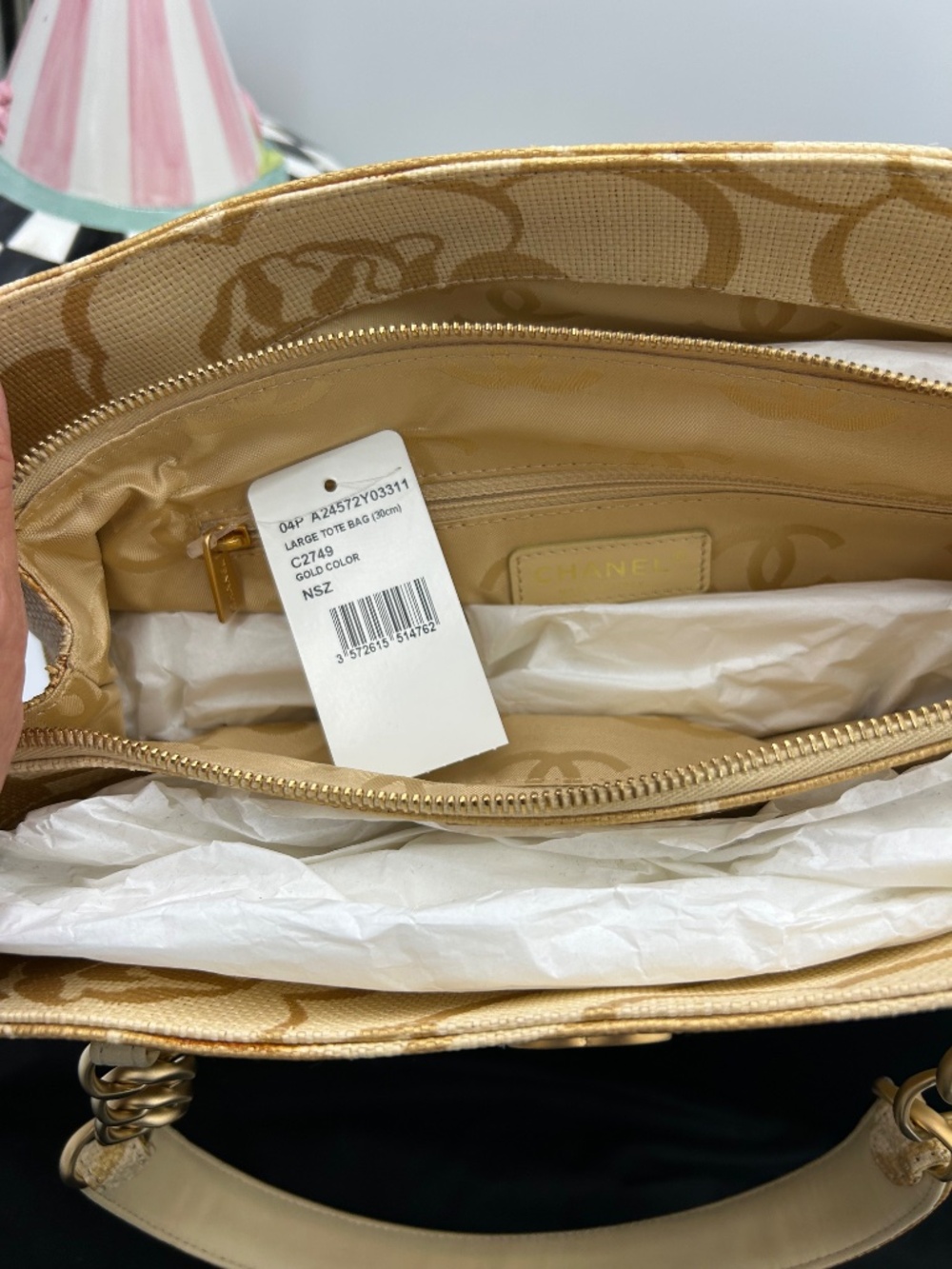 ****************Women’s Chanel Camellia Printed Raffia Chain Tote Bag. - Picture 15 of 15